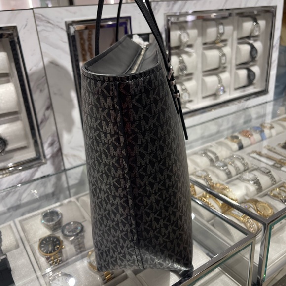 MICHAEL KORS Quinn Large EW Top Zip Metallic Signature Logo Tote Bag
Black 
NWT - Picture 8 of 16